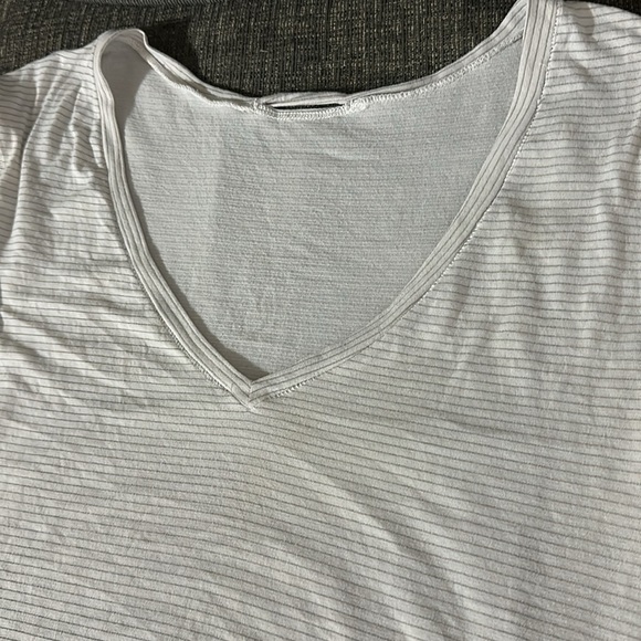 Lululemon Women’s Tee, Size 12/Large - Picture 5 of 6